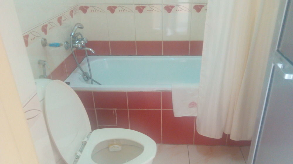 King'S Conference Centre Hotel Bujumbura Buitenkant foto
